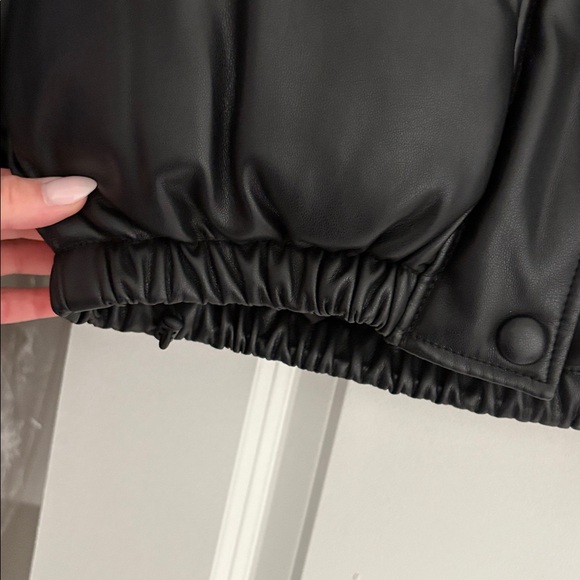 Zara Women's Black Puffer Coat - Picture 5 of 7